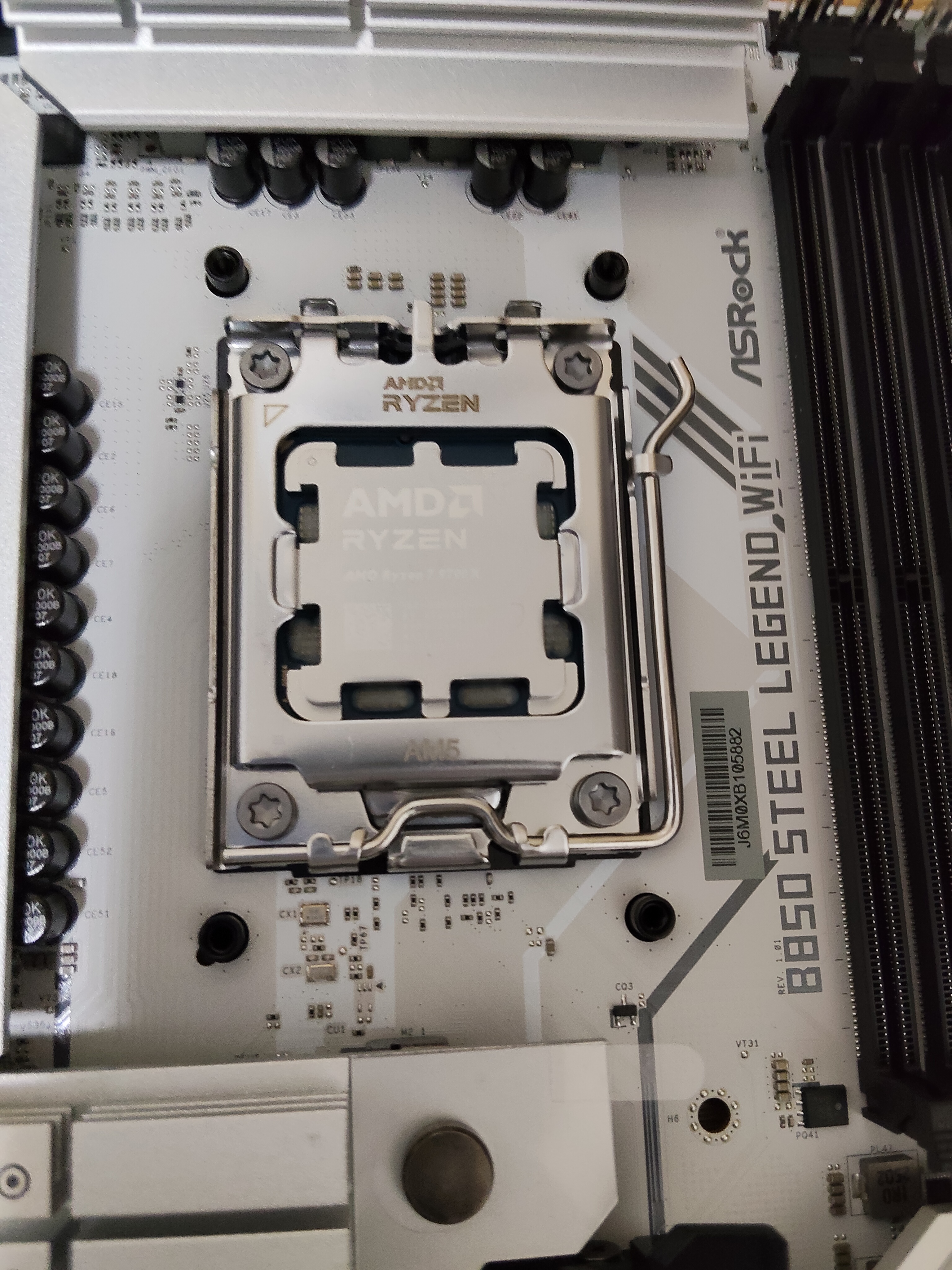 CPU 装着完了（上から・別角度）