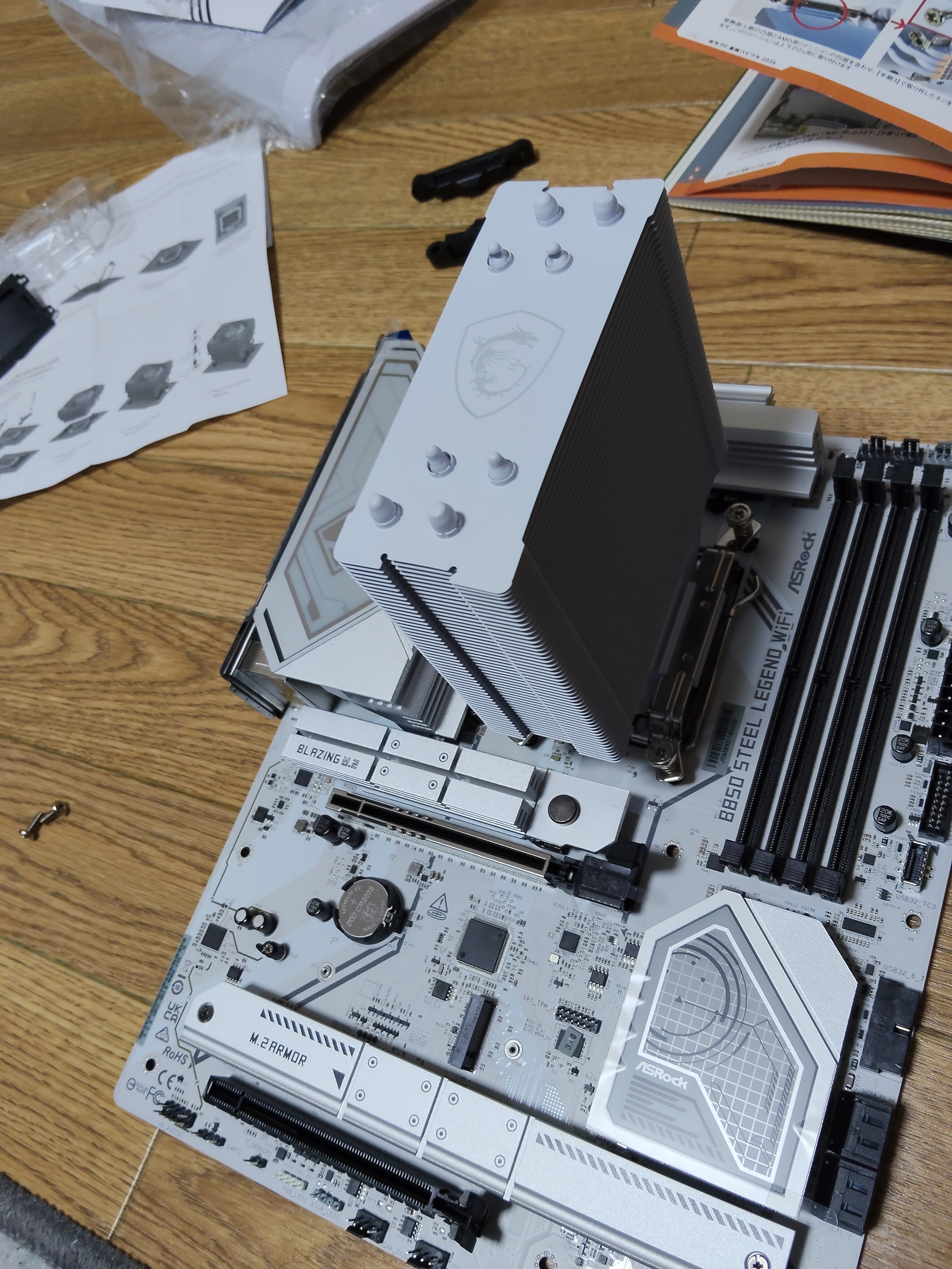 CPU クーラー装着途中（斜め上から）