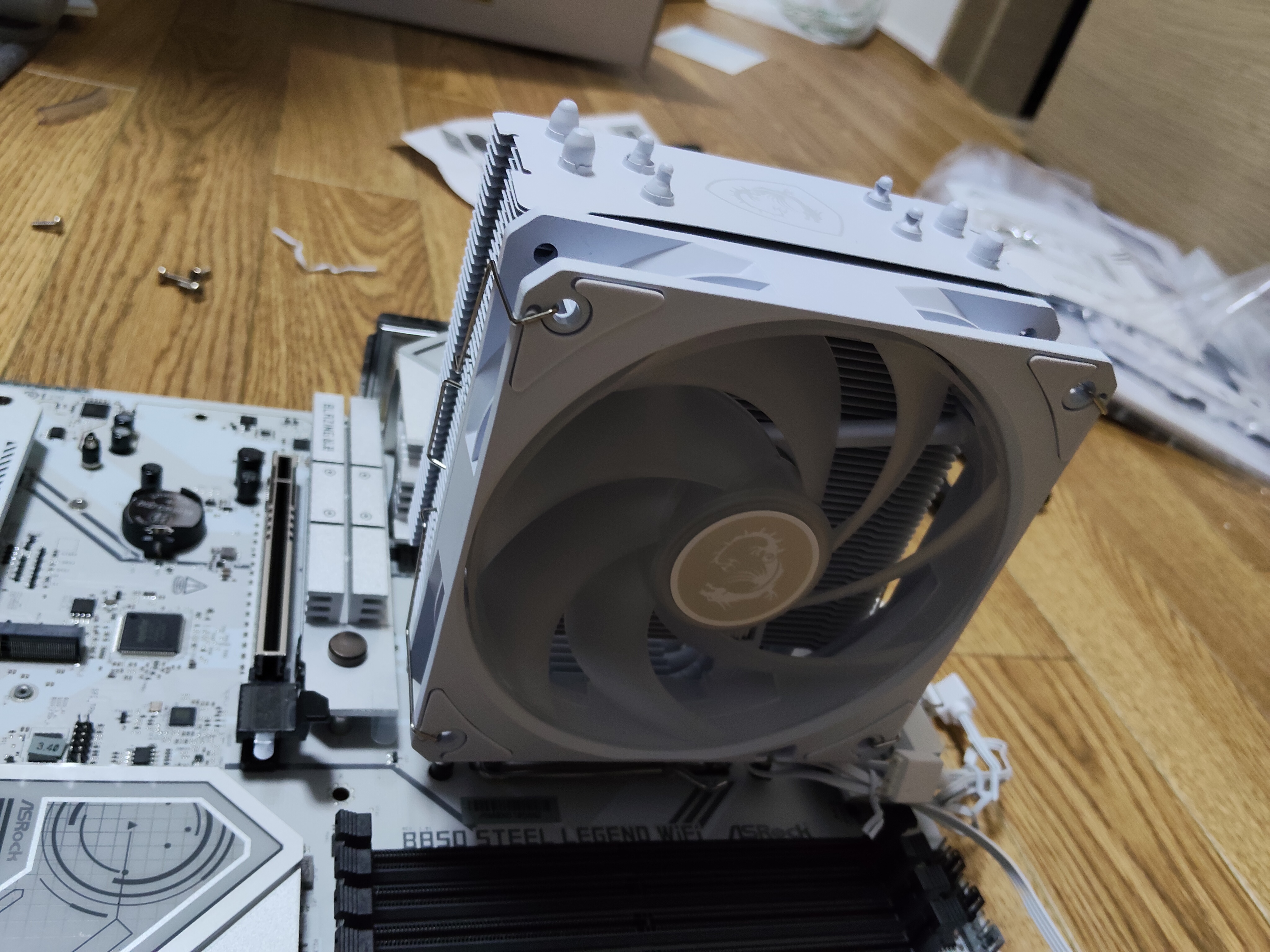 CPU クーラー装着完了（正面から・MSI ロゴ）