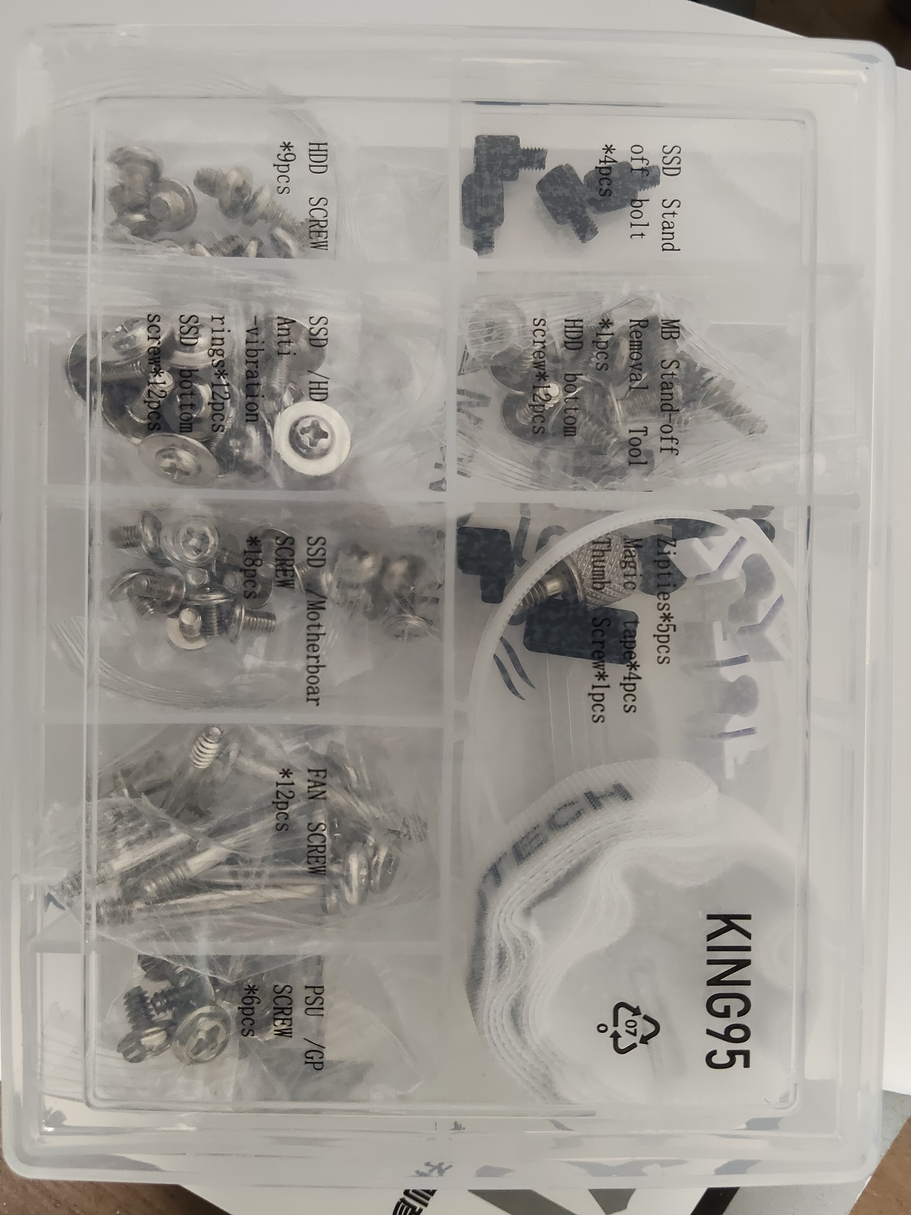 KING 95 PRO 付属ネジセット全体（透明整理ボックス）
